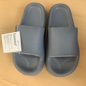 Geweo Pillow cloud Slippers slides with 1.77 Inch Cushioned Thick Sole dark grey